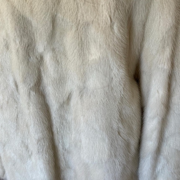 SOLD: Beautiful cool grey/beige textured mink jacket (L) - Picture 8 of 9
